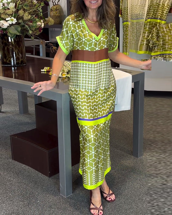 Robe longue imprimée contrastée à manches courtes et col en V