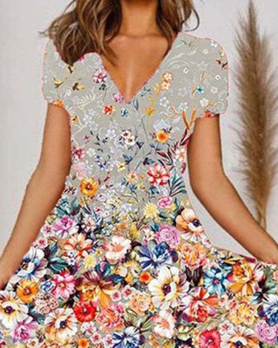 Robe Courte À Manches Avec Encolure En V Et Motif Floral