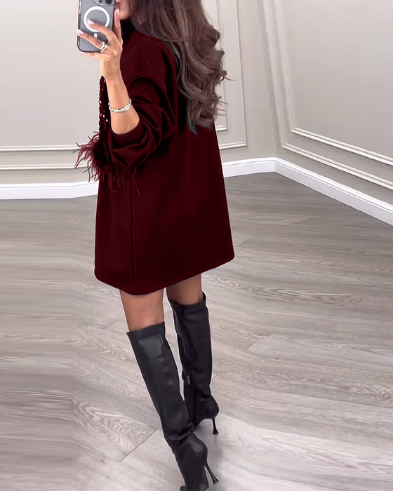 Robe tendance en patchwork de plumes et de paillettes de couleur unie