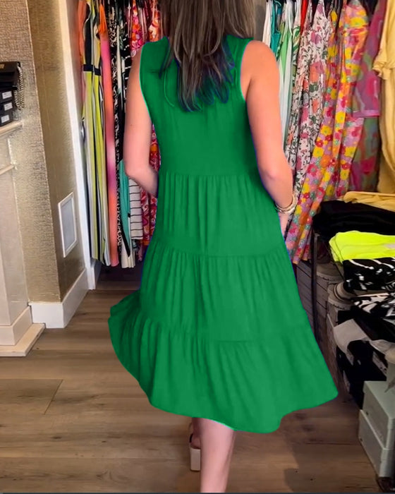 Robe à coupe plissée et sans manches