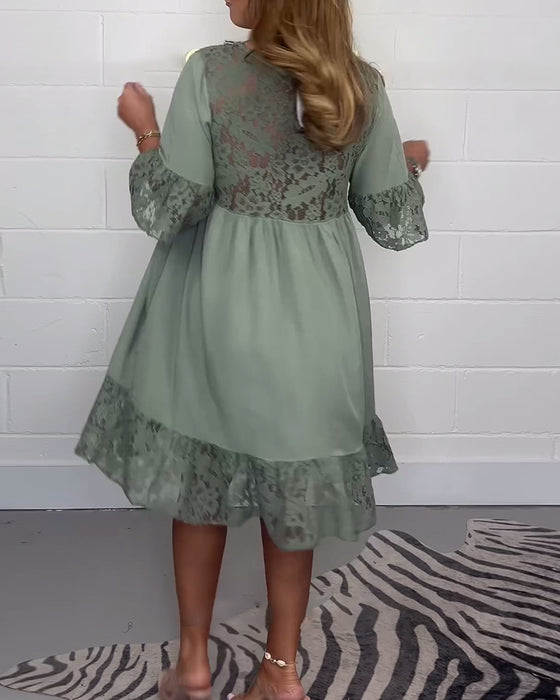 Robe ample élégante en dentelle de couleur unie à col en V