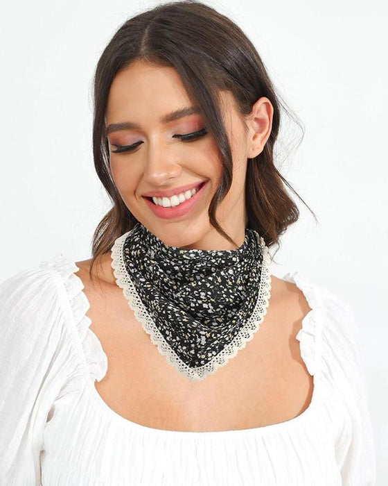Petit Foulard Triangulaire à Fleurs