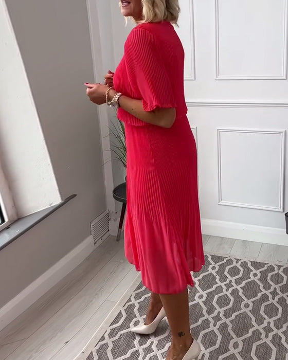 Robe plissée décontractée à col en V et demi-manches de couleur unie