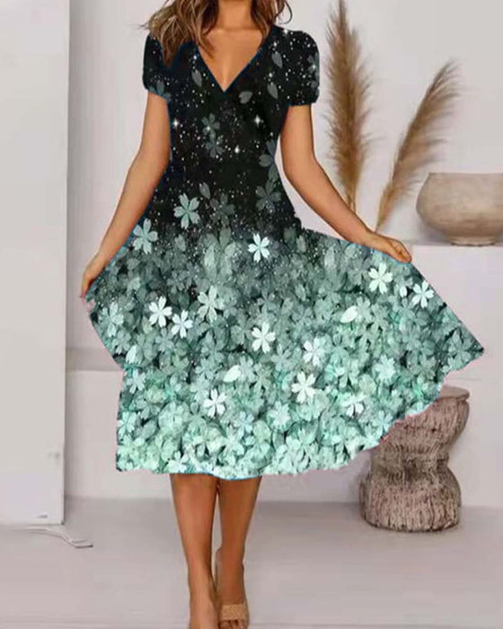 Robe Courte À Manches Avec Encolure En V Et Motif Floral