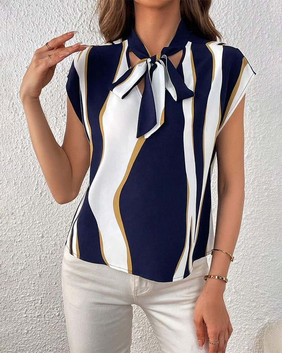 Blouse à lacets à manches courtes et imprimé contrasté