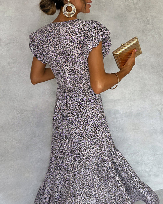 Robe élégante avec manches volantées et fente