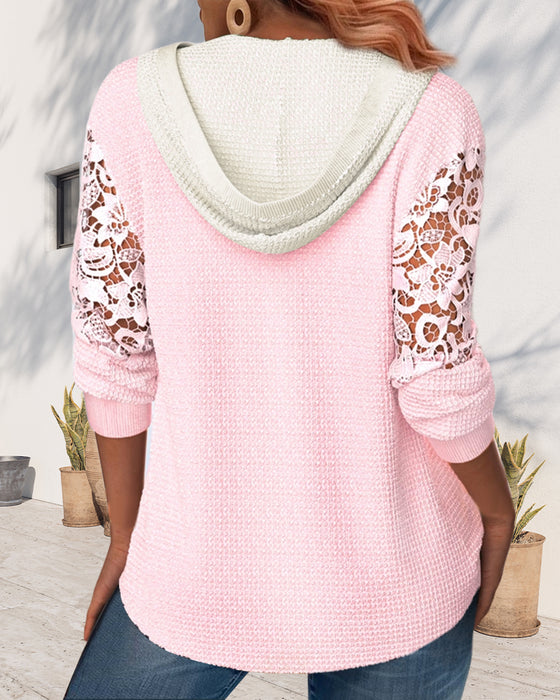 Sweat à capuche ajouré en dentelle avec coutures boutonnées