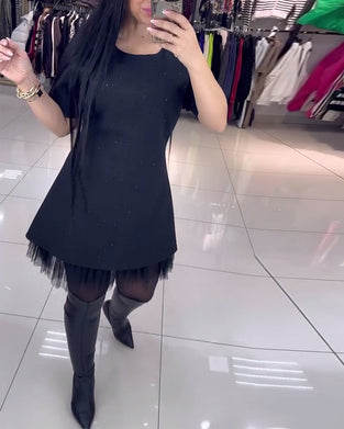 Robe À Manches Courtes Avec Jupe En Maille Et Coutures Perlées