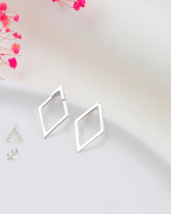 Boucles d'oreilles simples et élégantes en forme de diamant