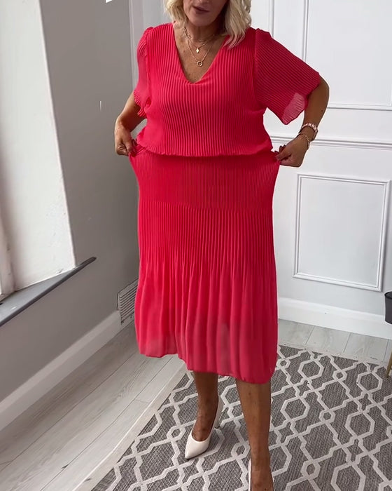 Robe plissée décontractée à col en V et demi-manches de couleur unie