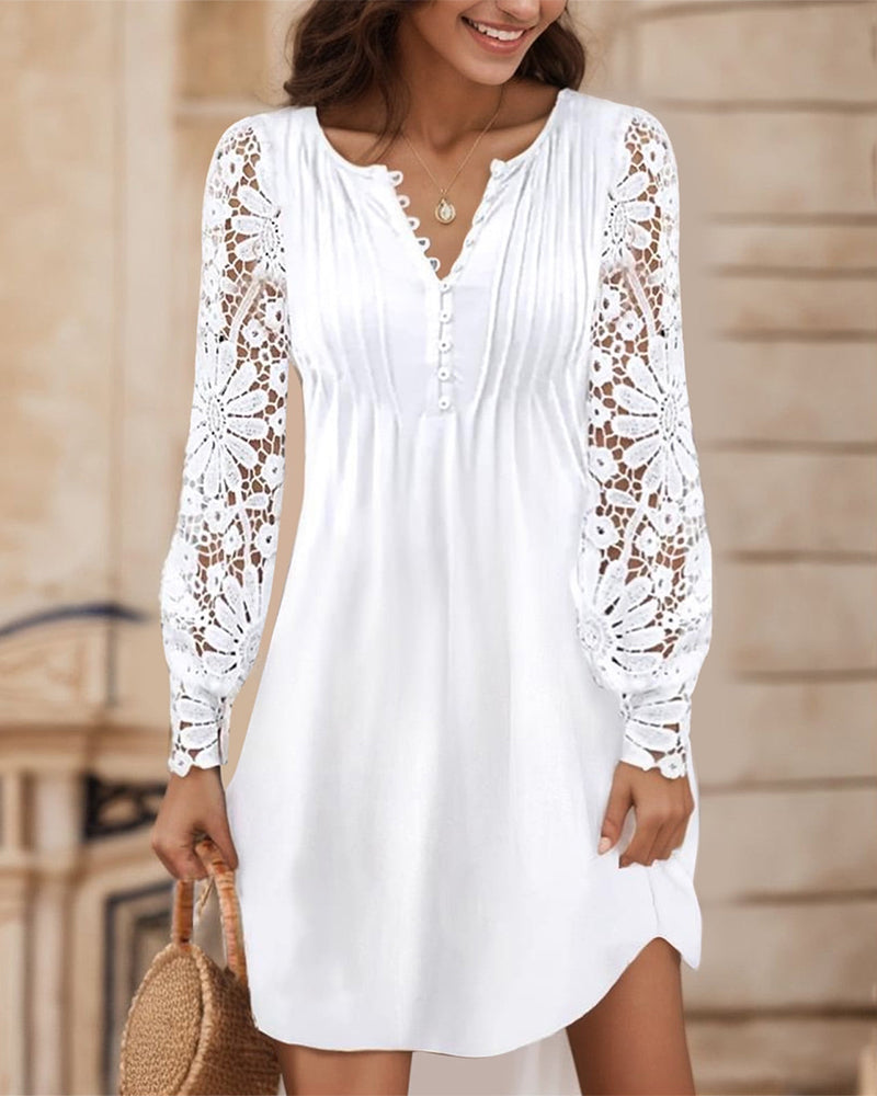 Robe Unie À Plissés Et Détails Patchwork