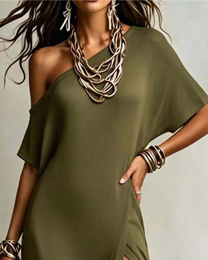 Robe À Épaule Inclinée Et Fente