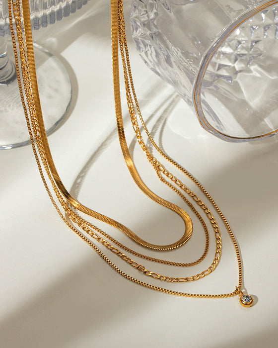 Collier Superposé Avec Toutes Les Chaînes