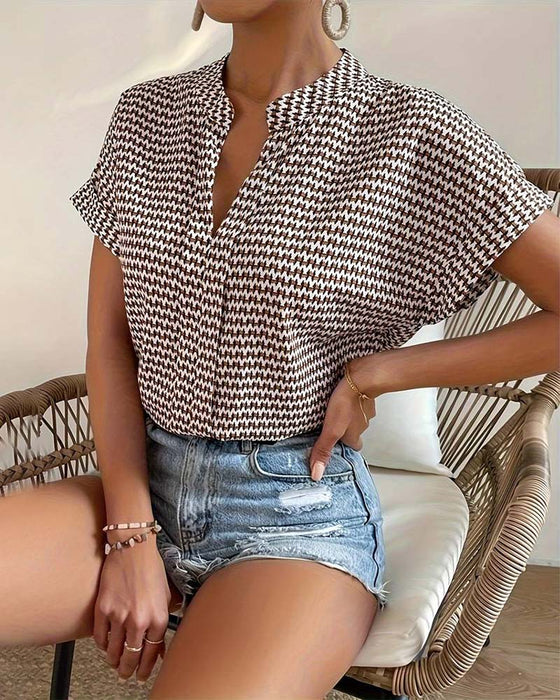 Haut élégant à manches courtes et col en V imprimé pied-de-poule