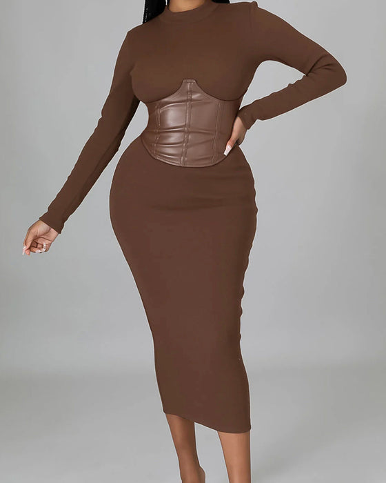 Robe Unie À Panneaux Et Coupe Ajustée