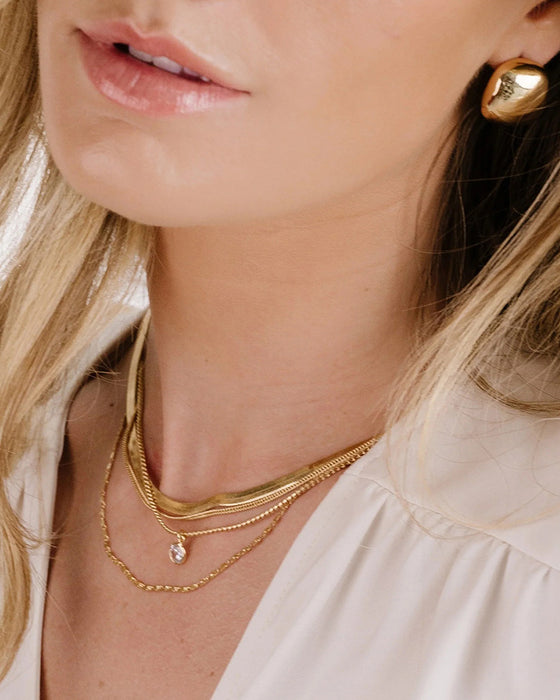 Collier Superposé Avec Toutes Les Chaînes