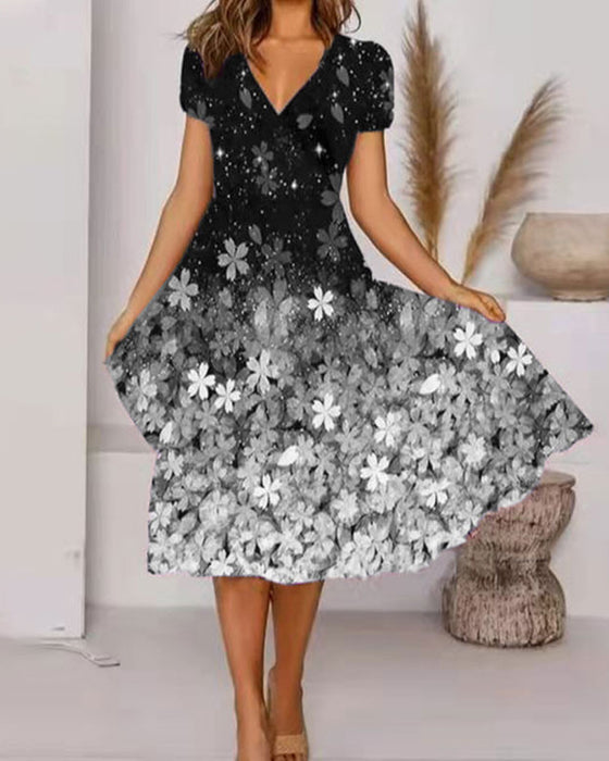 Robe Courte À Manches Avec Encolure En V Et Motif Floral
