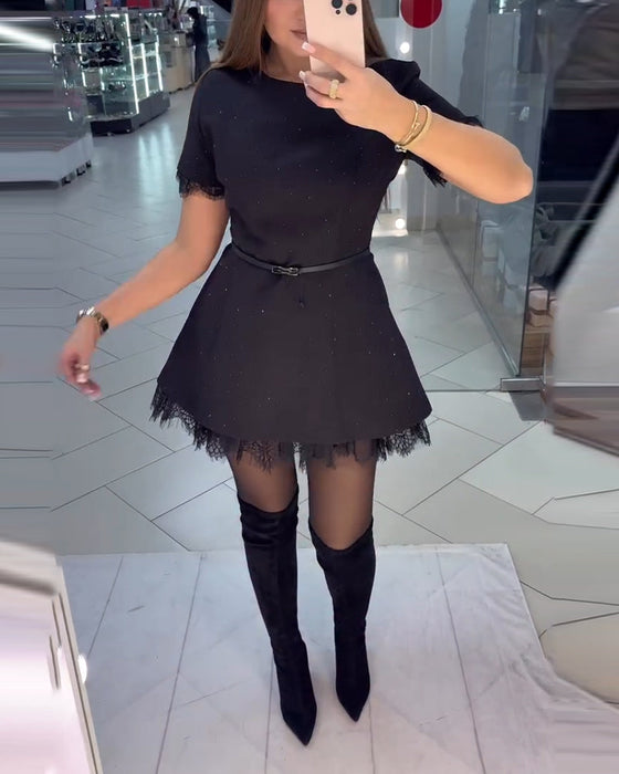 Robe En Dentelle Scintillante À Manches Courtes Et Coupe A