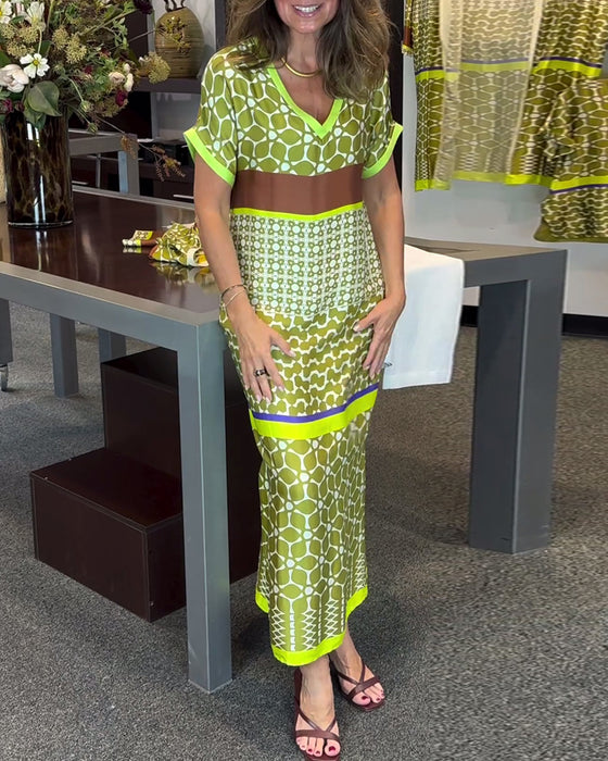 Robe longue imprimée contrastée à manches courtes et col en V