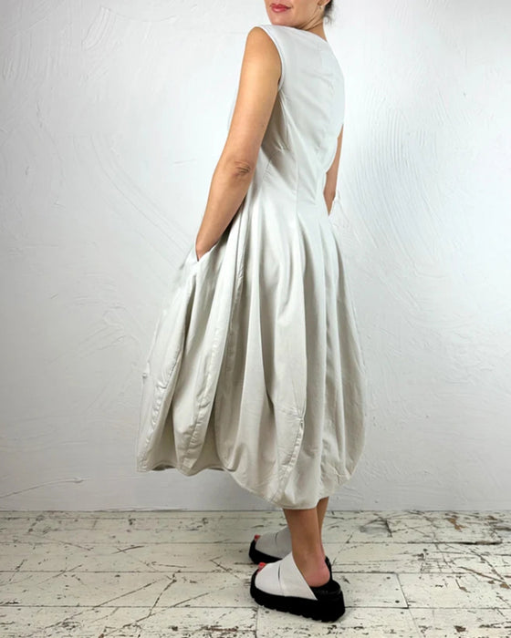 Robe bourgeon sans manches de couleur unie