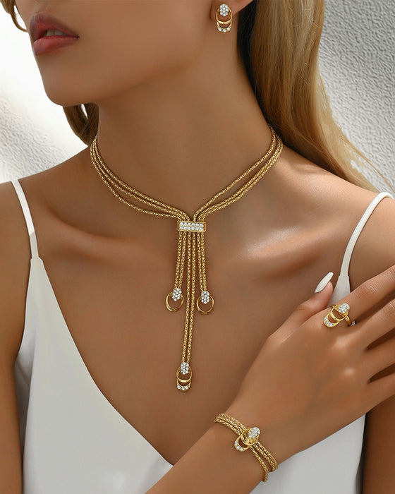 Ensemble collier et boucles d'oreilles simples