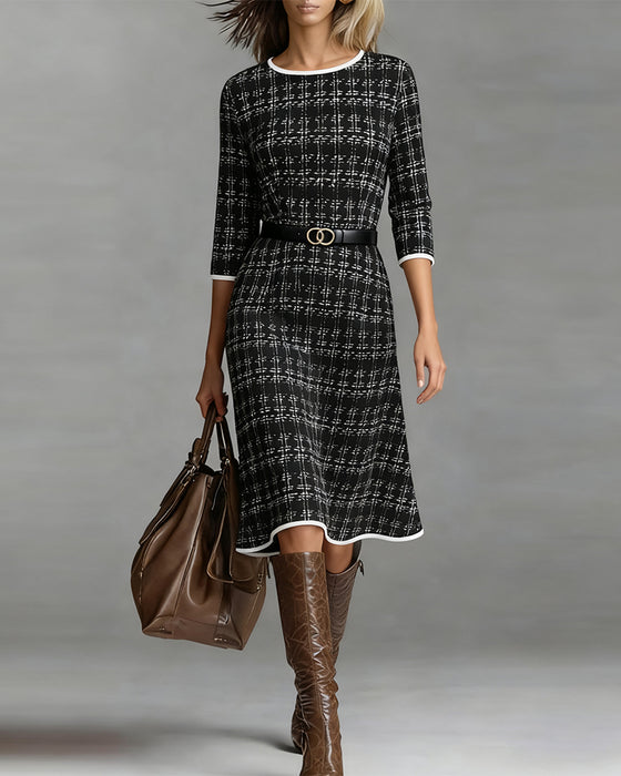 Robe À Col Rond Et Style Chanel