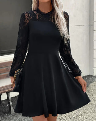 Robe élégante en dentelle unie