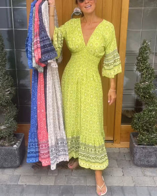 Robe longue à manches évasées en V profond