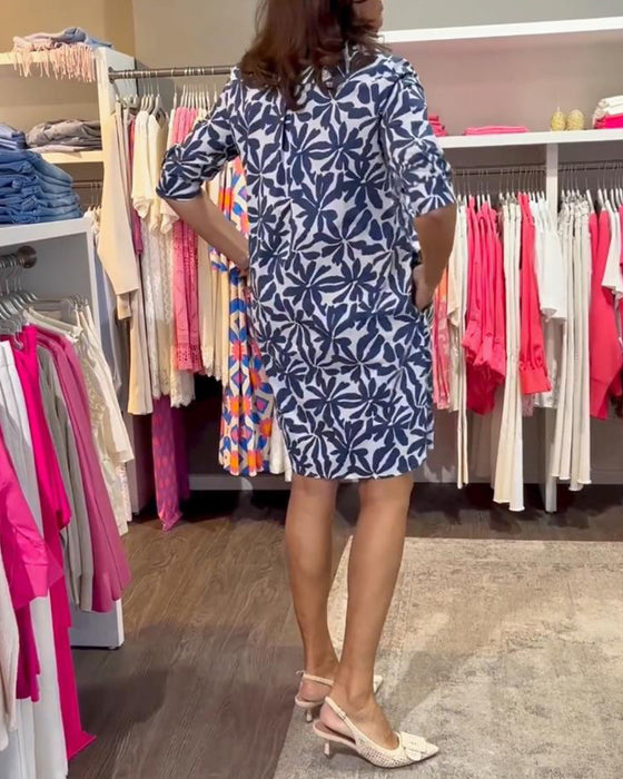 Robe décontractée avec imprimé et au-dessus du genou