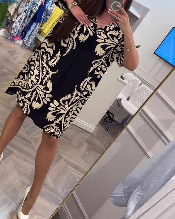 Robe ample à manches courtes et col en V imprimé rétro