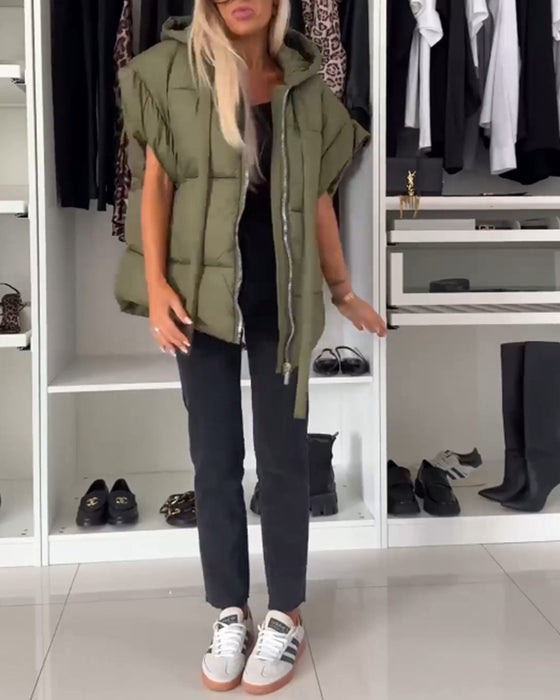 Vestes matelassées à manches courtes avec fermeture éclair et capuche de couleur unie