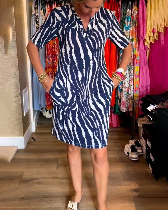 Robe col V à poches imprimées contrastées