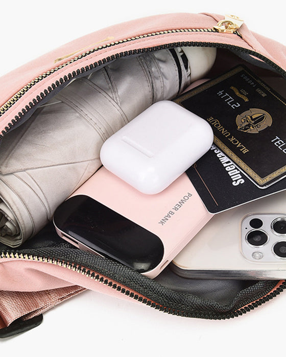 Sac à bandoulière simple de couleur unie sur le devant