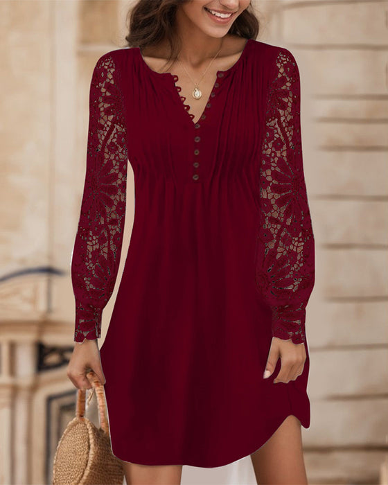 Robe Unie À Plissés Et Détails Patchwork