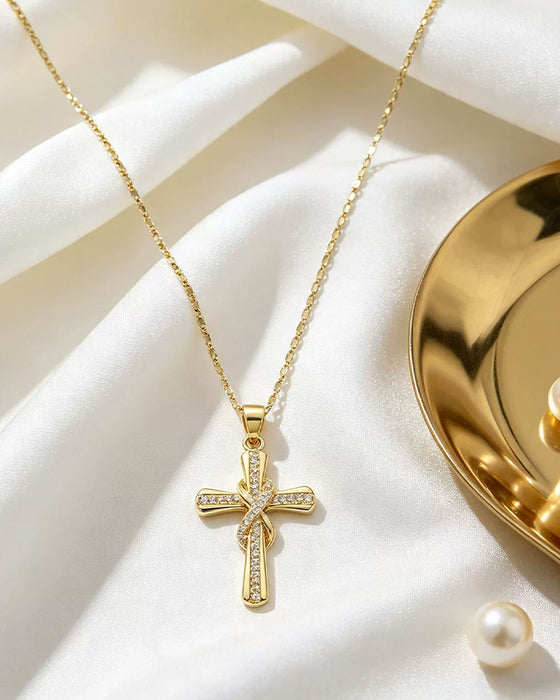 ✝️ Collier Femme avec Pendentif Croix Scintillant – Design Torsadé Élégant Pour Le Quotidien & Les Occasions Spéciales