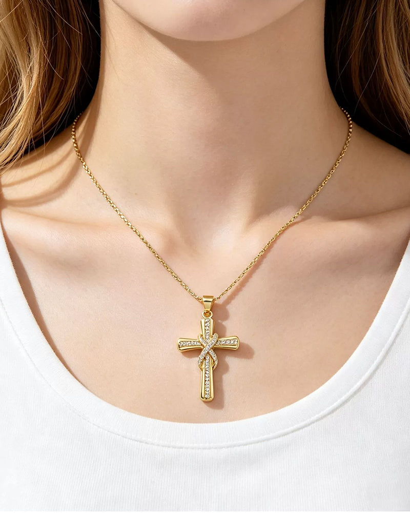 ✝️ Collier Femme avec Pendentif Croix Scintillant – Design Torsadé Élégant Pour Le Quotidien & Les Occasions Spéciales
