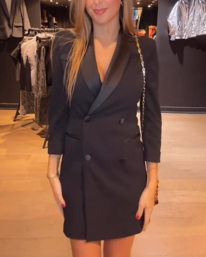 Robe moulante à revers et boutons de couleur unie tendance