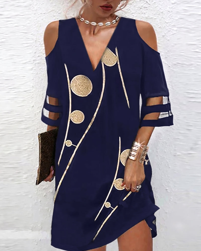 Robe À Col V Et Décolleté Off-Shoulder Avec Panneaux En Dentelle