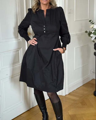 Robe À La Mode Avec Décolleté En V Et Texture Élégante