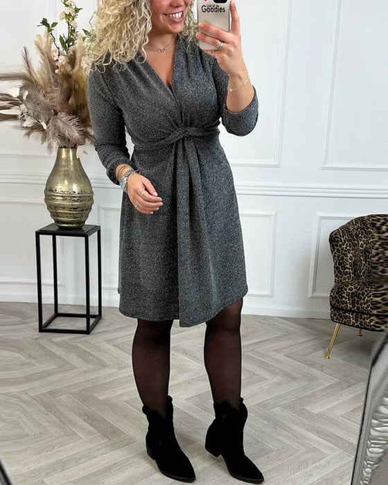 Robe de couleur unie et taille cintrée