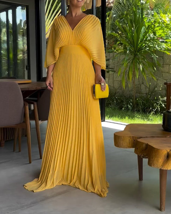 Robe à plis et taille cintrée
