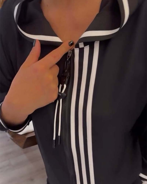 Ensemble deux pièces à capuche et rayures