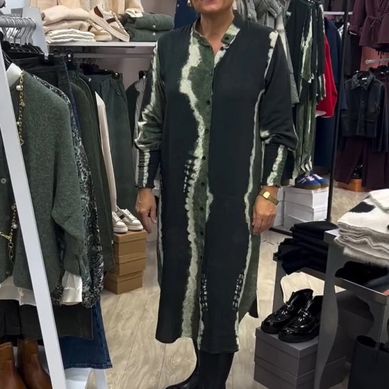 Robe chemise imprimée à col montant et boutons