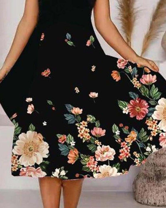 Robe Courte À Manches Avec Encolure En V Et Motif Floral