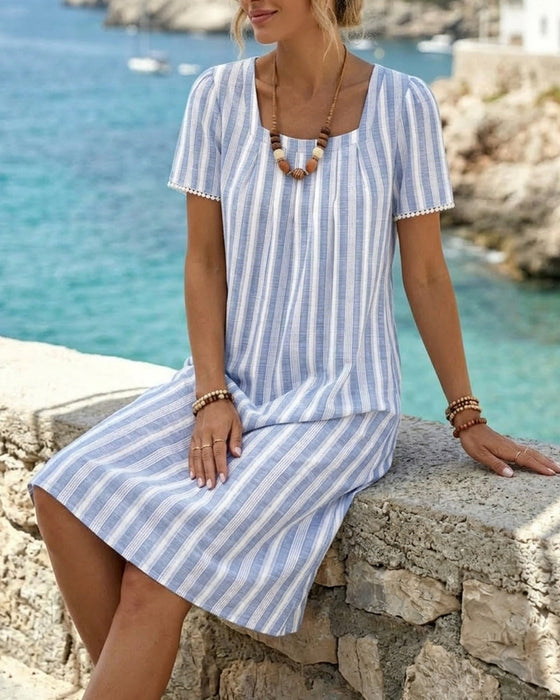 Robe Rayée Col Carré Shift