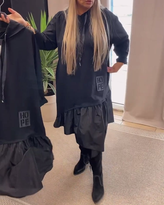 Robe ample à capuche et empiècements à manches longues