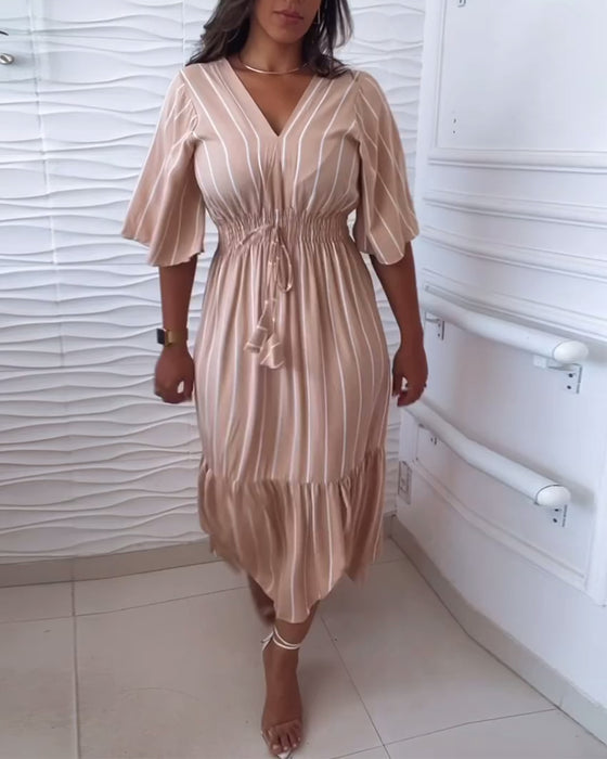 Robe décontractée à rayures et cordon de serrage