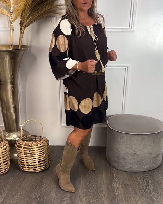 Robe Avec Caractéristiques Pois Et À La Mode