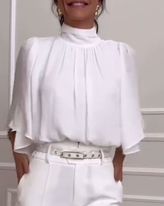 Blouse à manches papillon et col haut de couleur unie