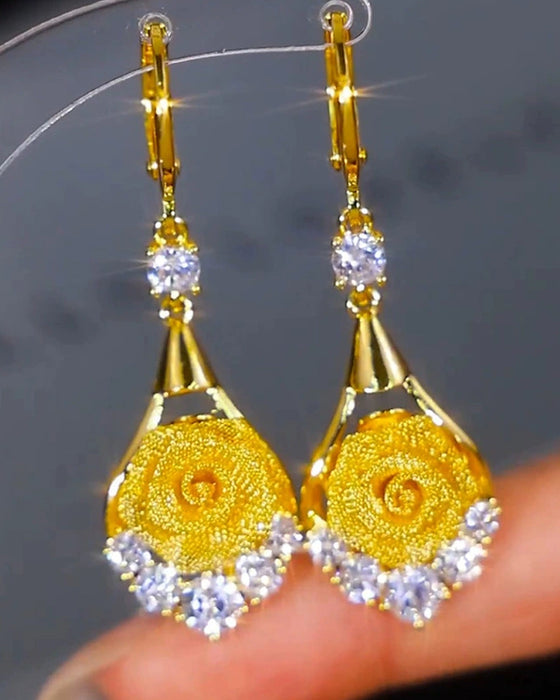 Boucles D'oreilles En Maille Élégantes À Motif De Rose